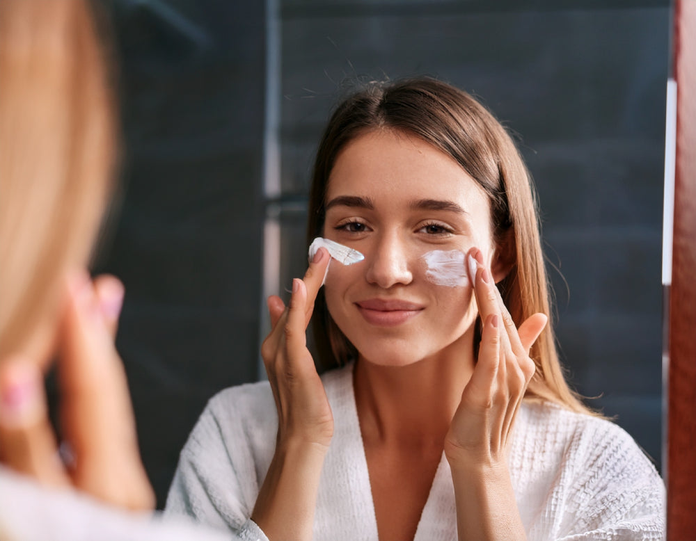 Pielęgnacja twarzy krok po kroku - proces, kosmetyki, suplementacja